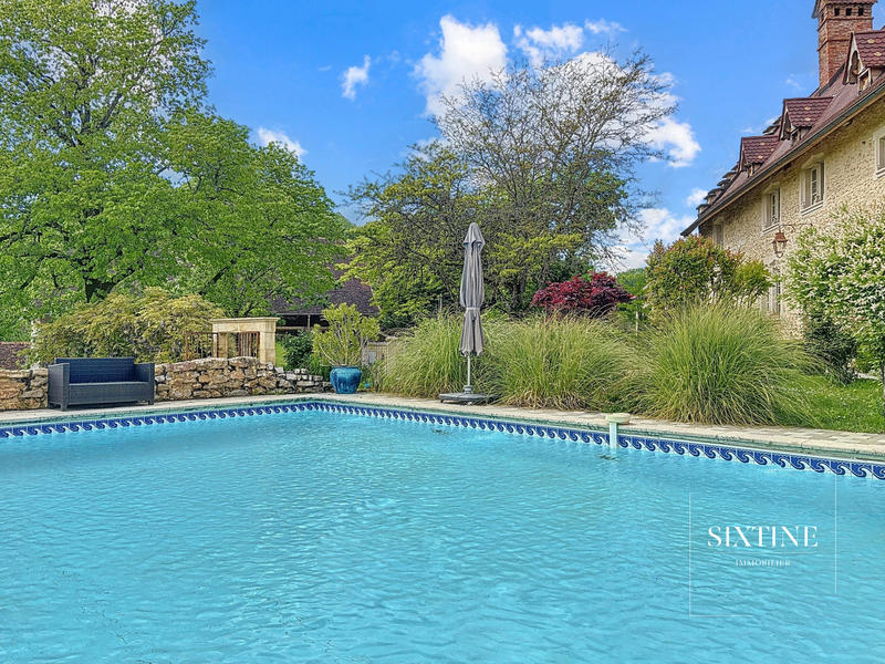 Maison ancienne - 552 m² - 10 pièces