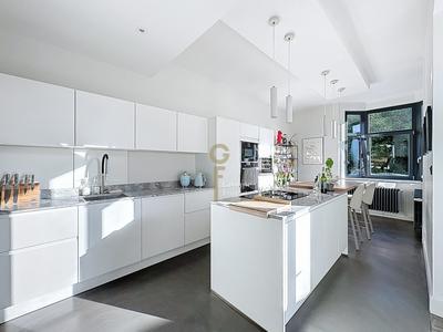 Maison - 160 m² - 5 pièces