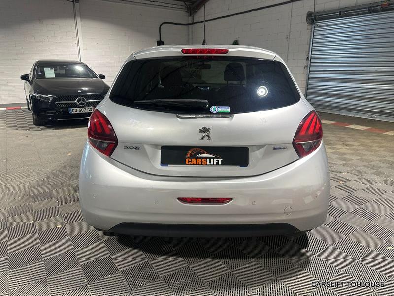 Peugeot 208 1.2i Vti 82cv Style - Distribution Faite