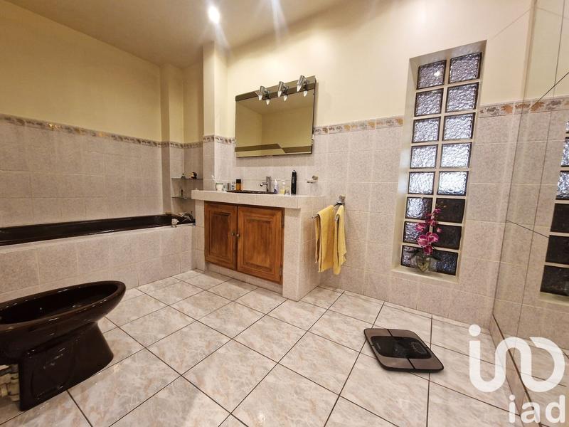 Maison - 234 m² - 8 pièces