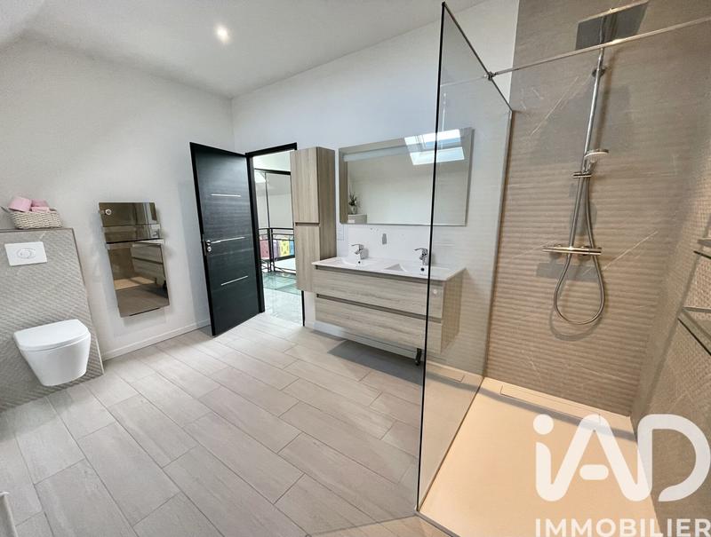 Maison - 249 m² - 9 pièces