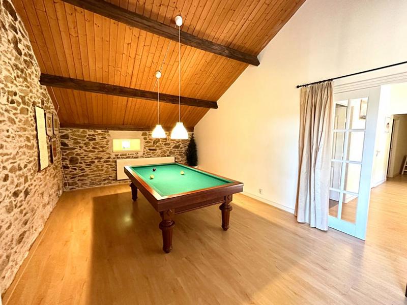 Maison - 230 m² - 9 pièces