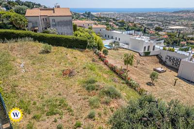 Terrain constructible - 636 m²