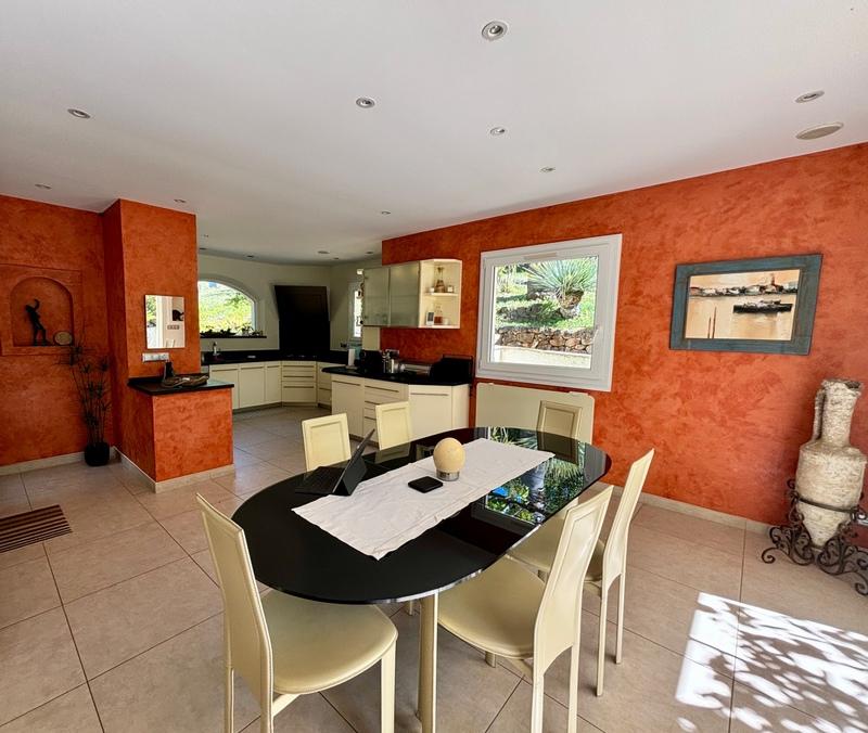 Maison - 156 m² - 6 pièces