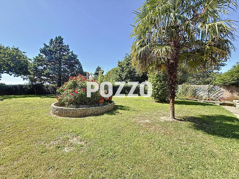 Maison - 200 m² - 7 pièces