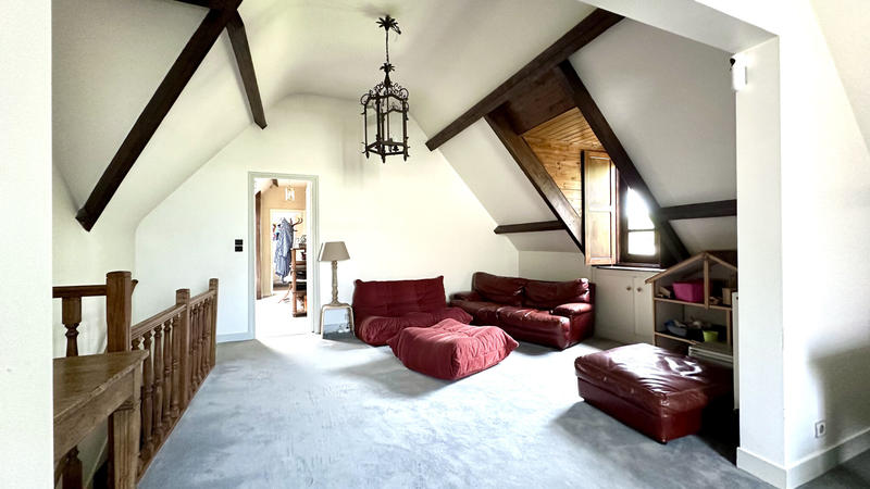 Maison - 228 m² - 12 pièces