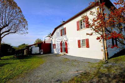 Maison - 250 m² - 8 pièces