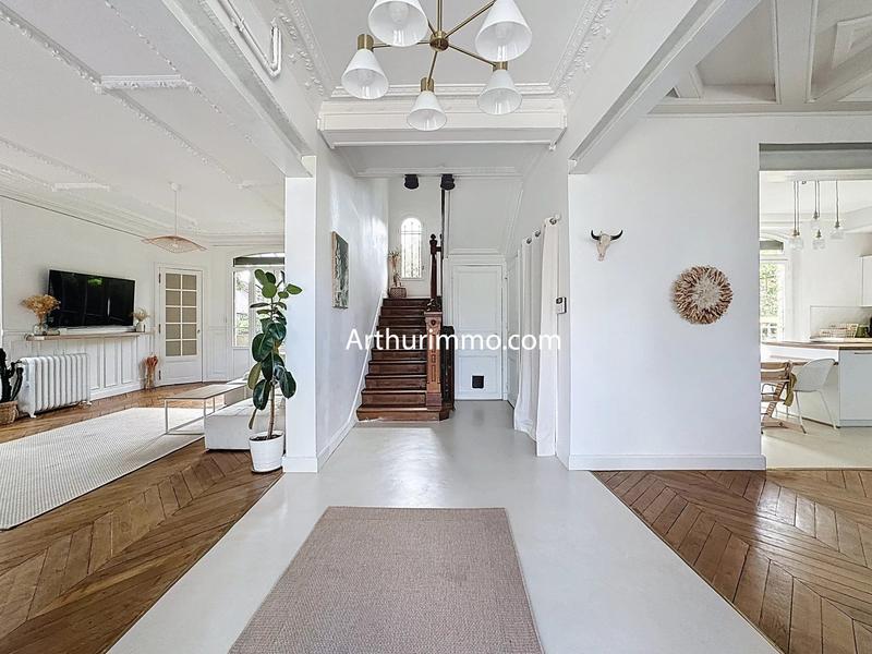 Maison - 280 m² - 10 pièces