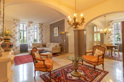 Maison - 233 m² - 9 pièces