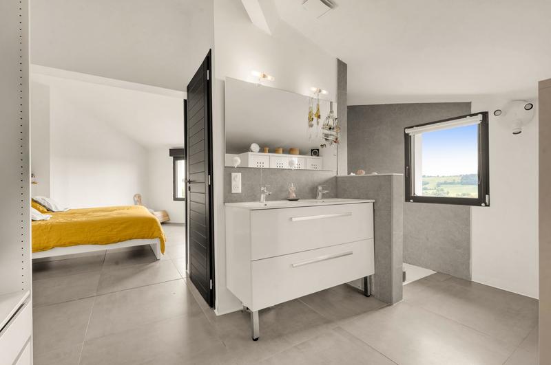 Maison contemporaine - 262 m² - 7 pièces