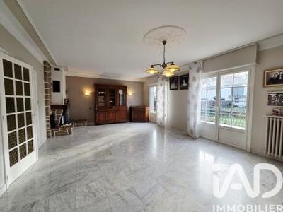 Maison - 198 m² - 8 pièces