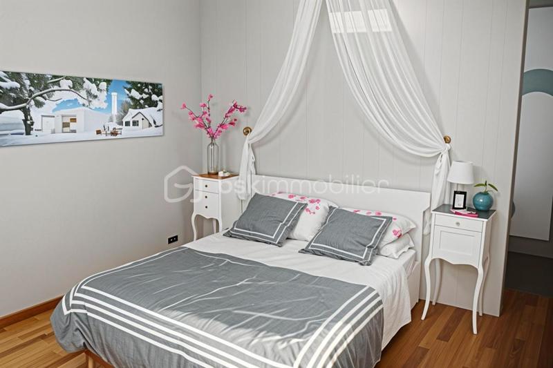 Propriété - 350 m² - 10 pièces