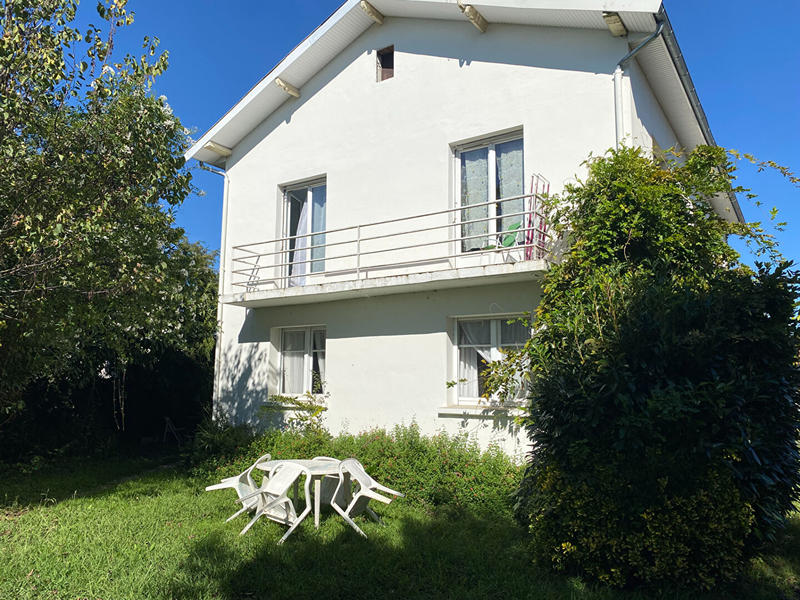 Maison - 180 m² - 9 pièces