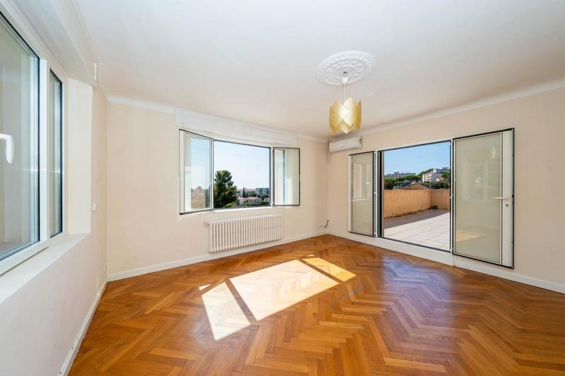 Maison - 201 m² - 7 pièces