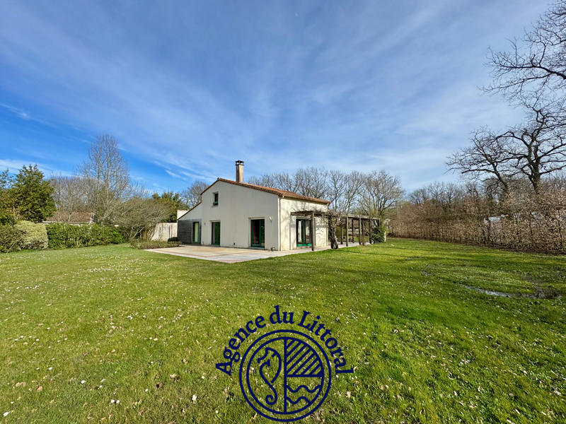 Maison - 240 m² - 6 pièces