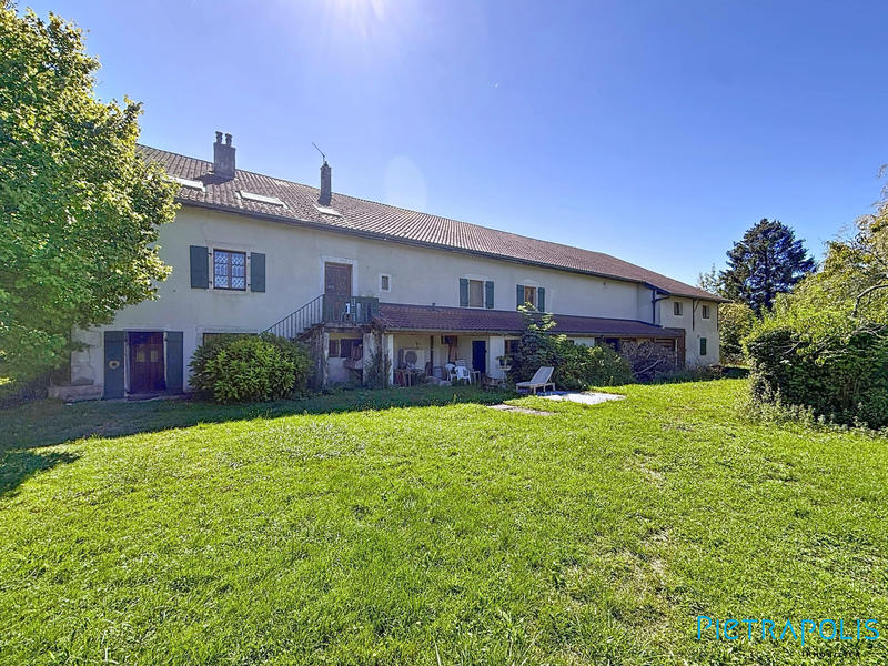 Maison - 850 m² - 12 pièces