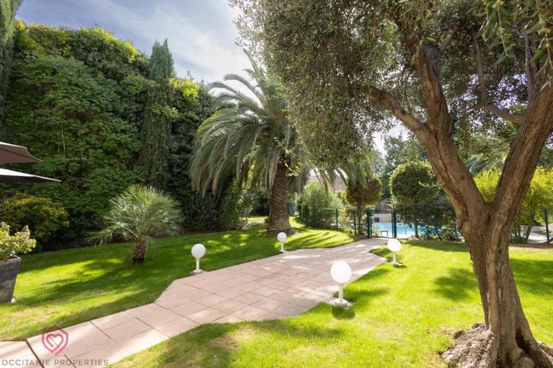 Propriété - 540 m² - 13 pièces