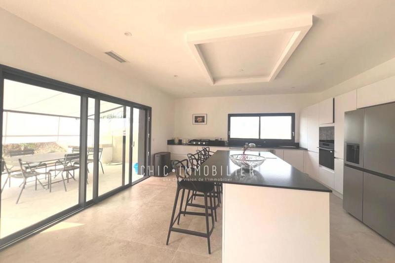 Propriété - 210 m² - 4 pièces