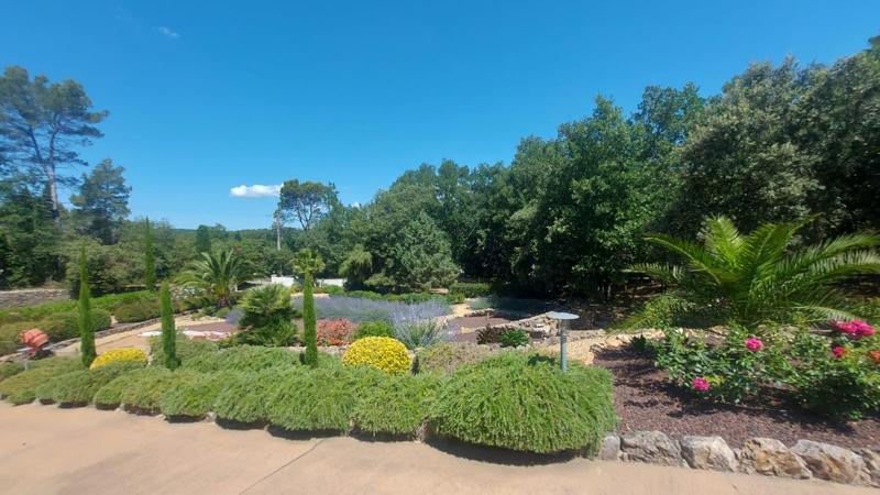 Propriété - 190 m² - 6 pièces