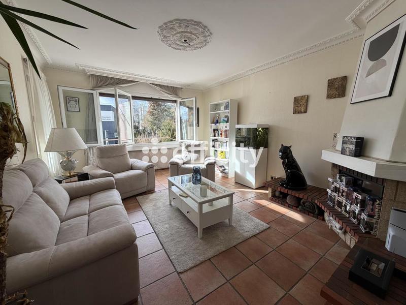 Maison - 200 m² - 10 pièces