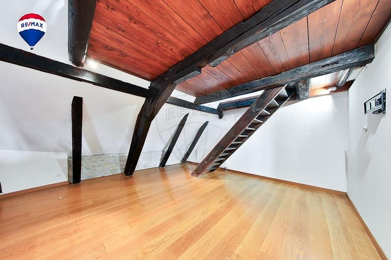 Maison - 243 m² - 7 pièces