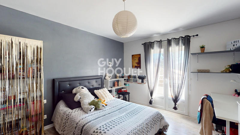 Maison - 220 m² - 7 pièces