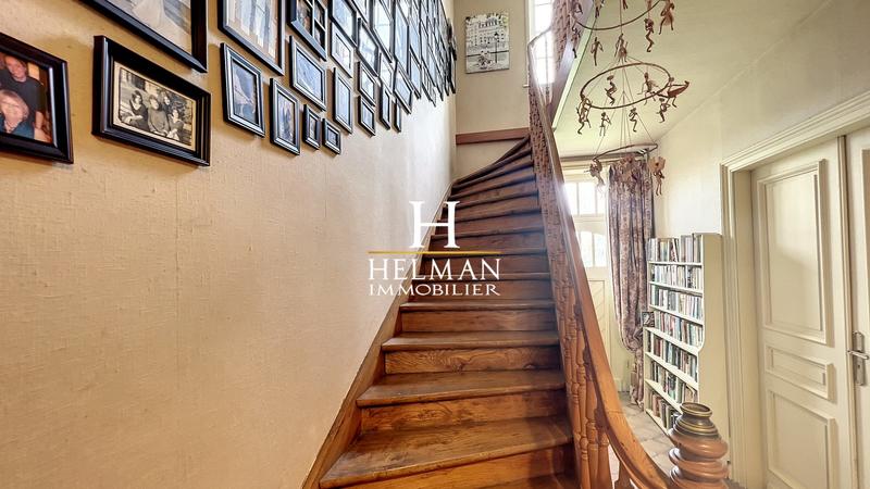 Maison - 319 m² - 9 pièces