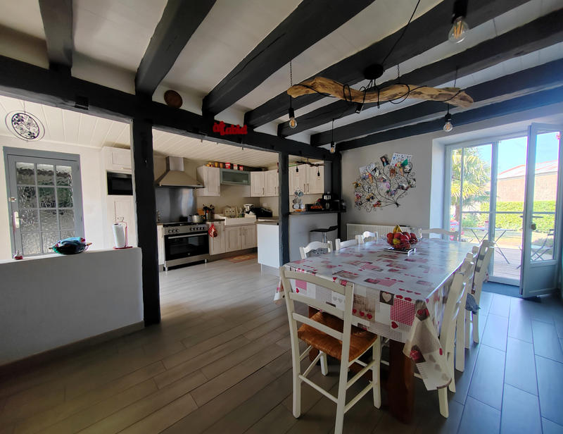 Maison - 220 m² - 9 pièces