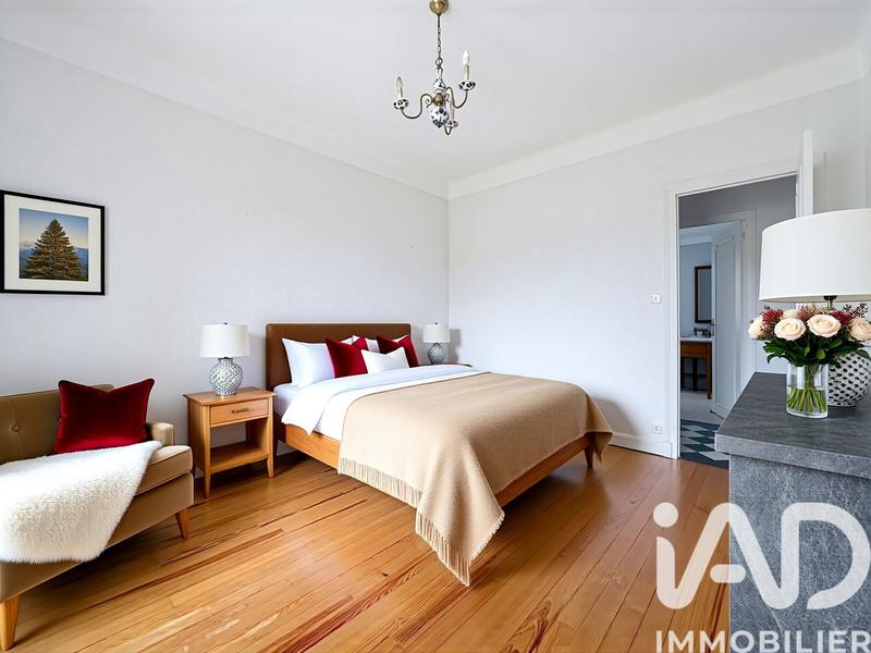 Maison - 230 m² - 7 pièces