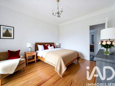 Maison - 230 m² - 7 pièces