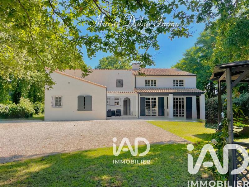 Maison - 201 m² - 5 pièces