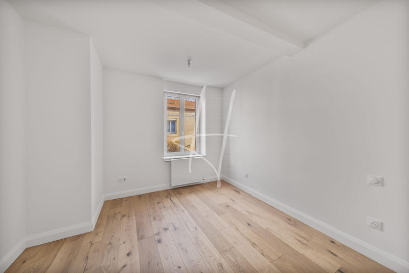 Appartement - 96 m² - 5 pièces