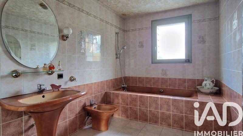 Maison - 198 m² - 6 pièces