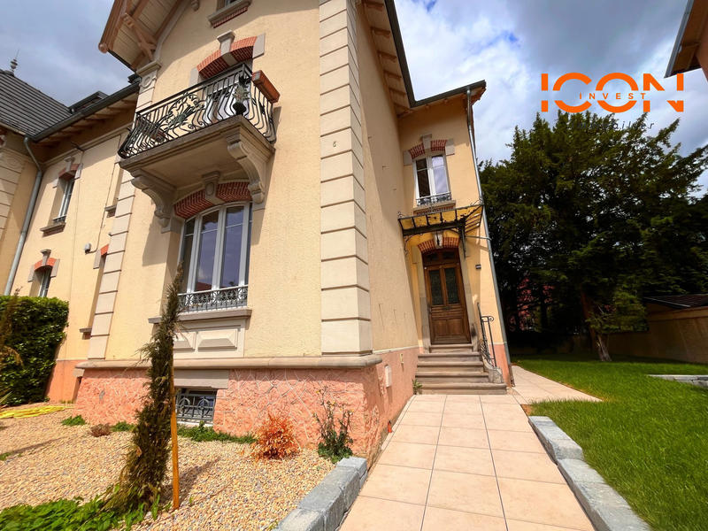 Maison - 217 m² - 8 pièces