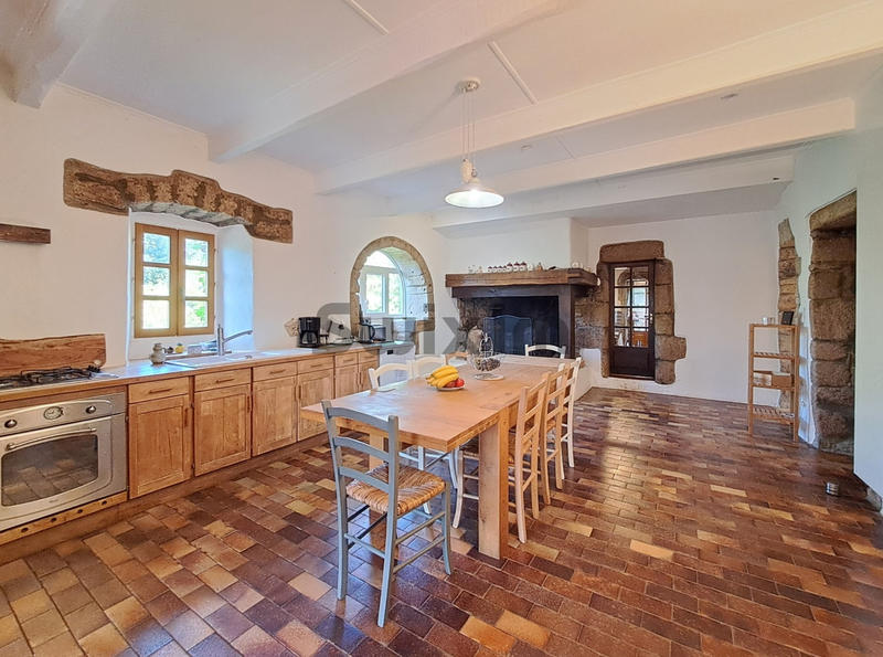 Mas - 217 m² - 9 pièces