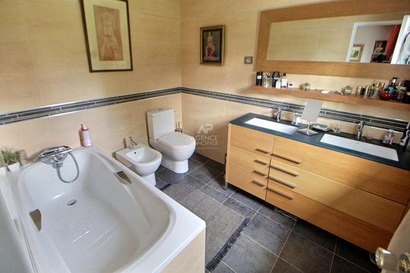 Maison - 147 m² - 6 pièces