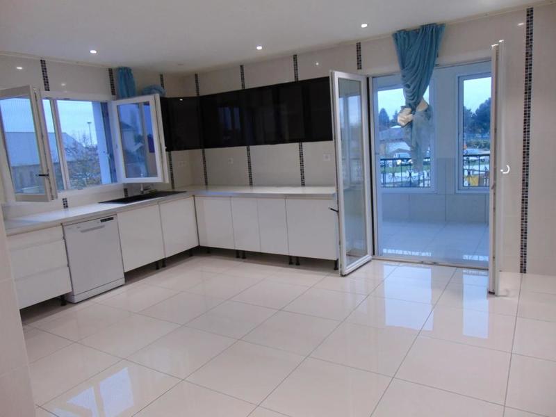 Maison - 145 m² - 9 pièces