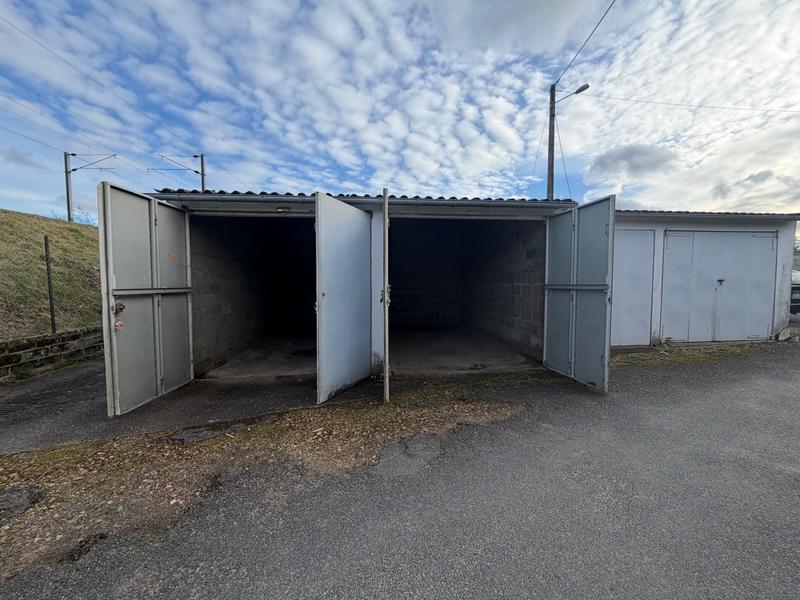 Parking / Garage - 285 m²