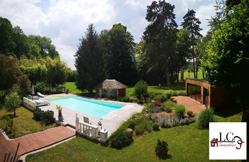 Manoir - 381 m² - 9 pièces