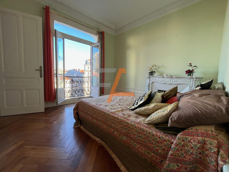 Appartement - 122 m² - 5 pièces