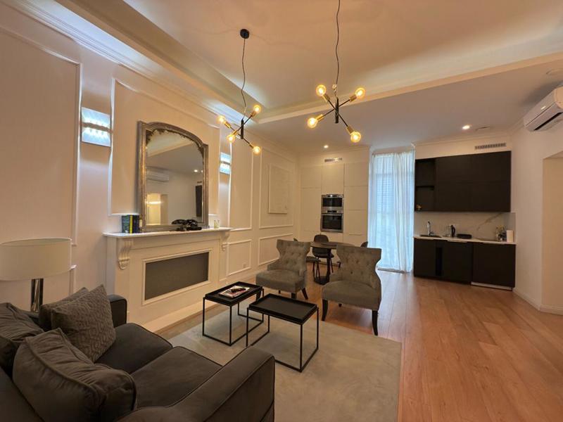 Maison - 400 m² - 12 pièces