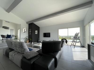 Maison contemporaine - 184 m² - 6 pièces