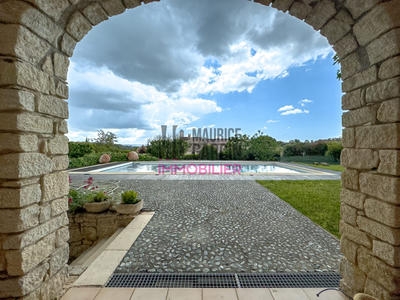 Maison - 200 m² - 9 pièces