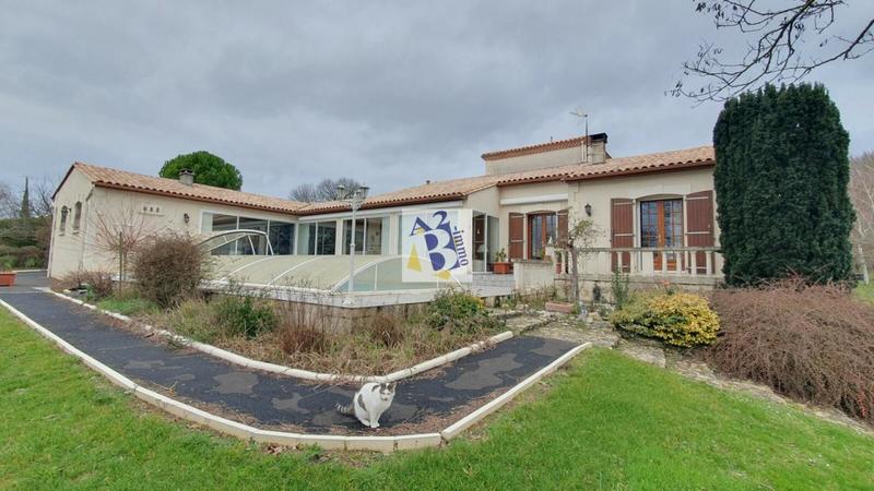 Maison - 260 m² - 9 pièces