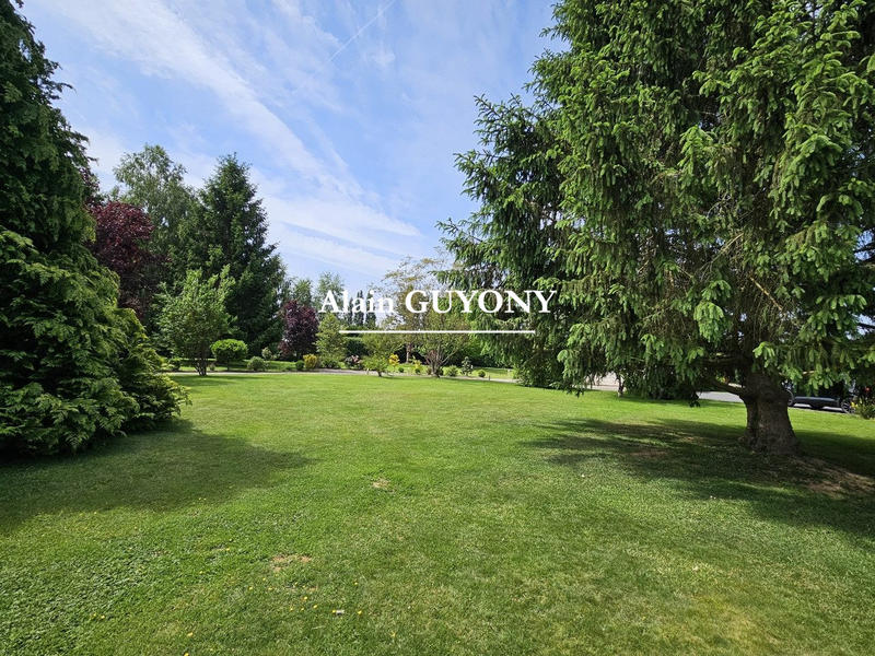 Maison traditionnelle - 249 m² - 7 pièces