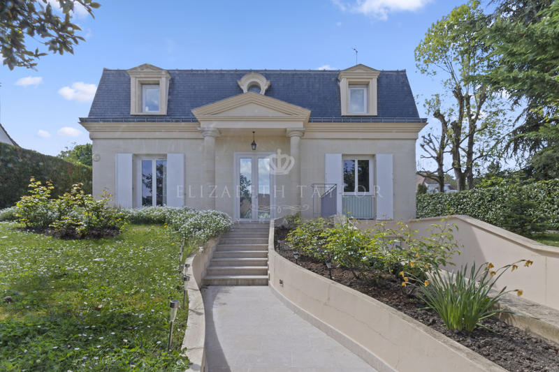 Maison - 298 m² - 10 pièces