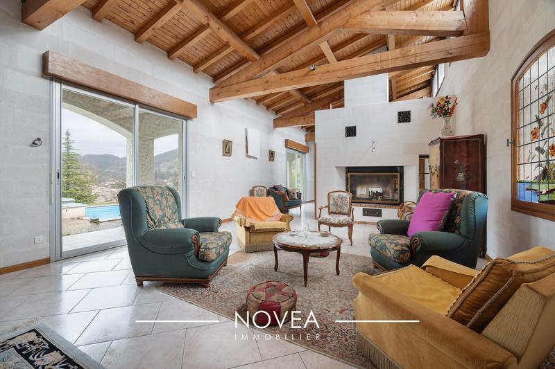 Villa - 396 m² - 6 pièces