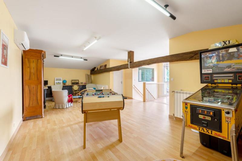 Propriété - 245 m² - 7 pièces