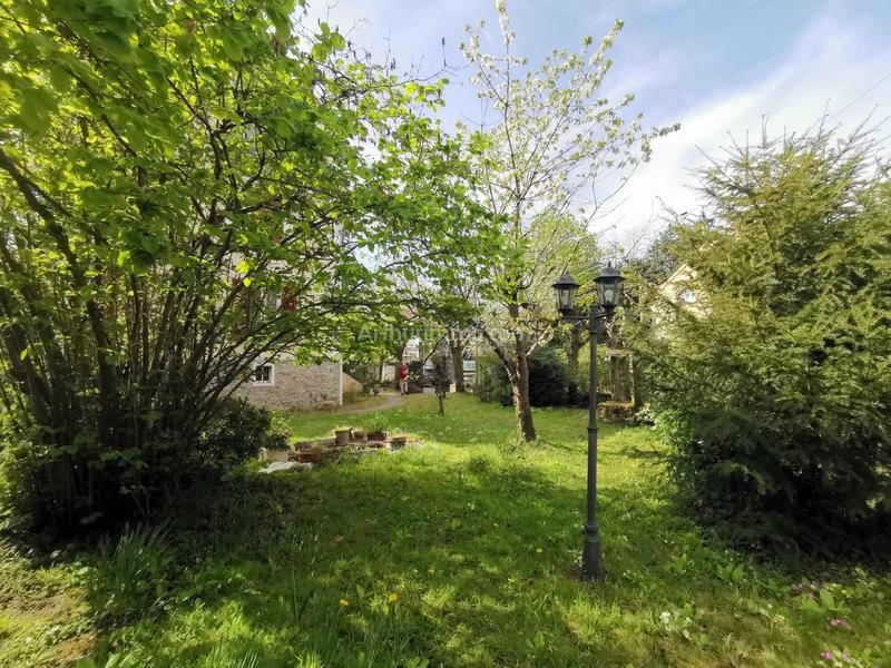 Maison - 203 m² - 8 pièces