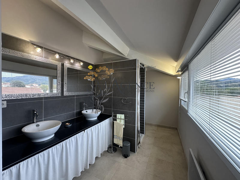 Appartement - 151 m² - 5 pièces